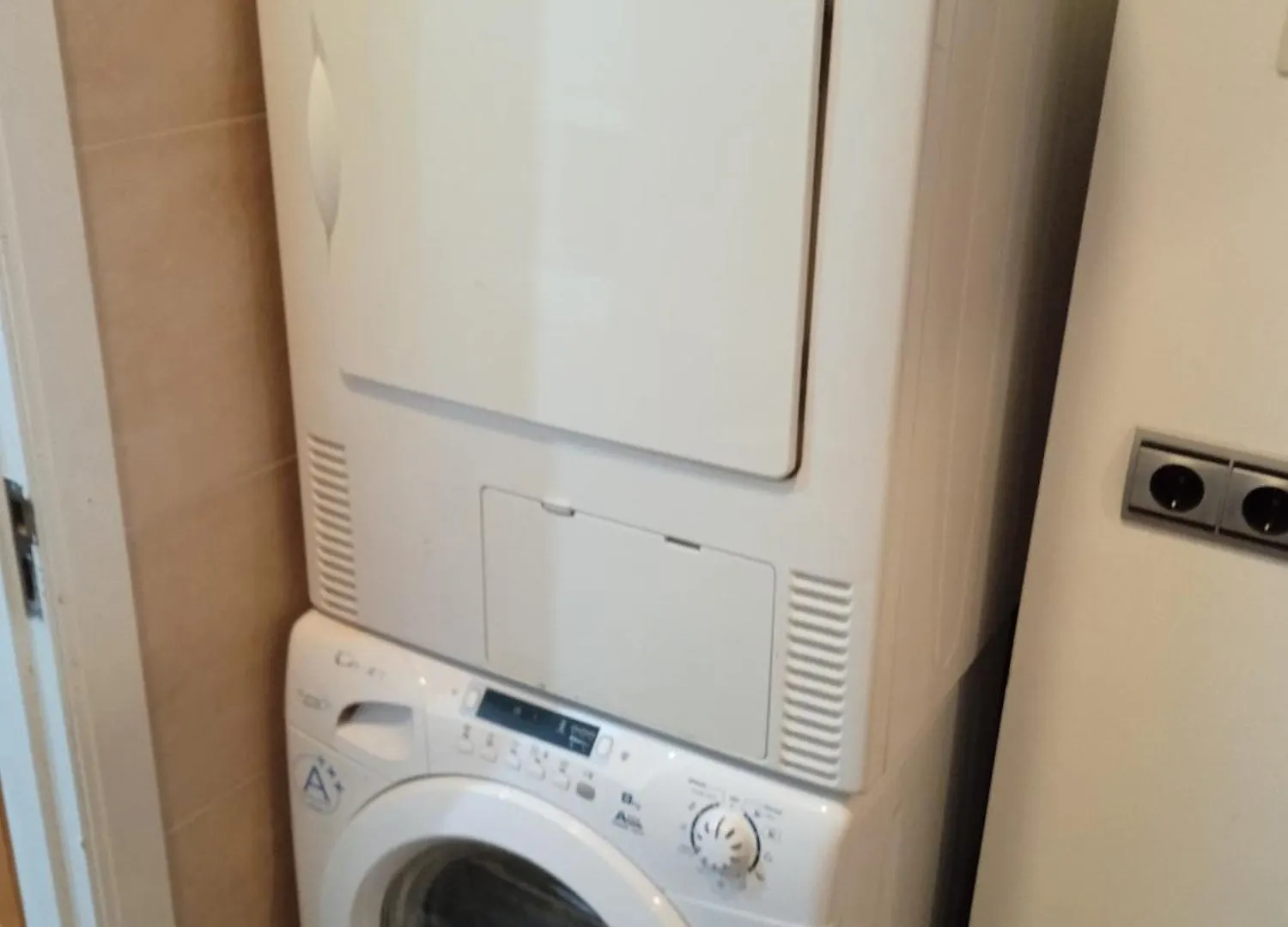 Estudio Con Cocina Y Bano Privado contacts